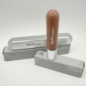 r.e.m. beauty Silver Volumizing Mascara - Black& r.e.m beauty Plumping Lipgloss
